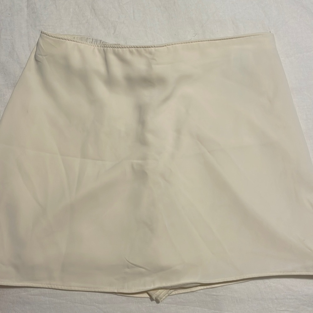 White skirt / skort (mini)